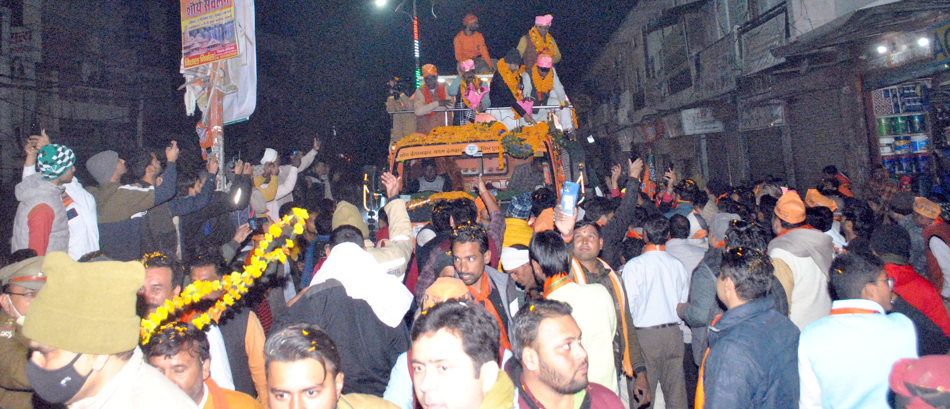 शामली में : जन विश्वास यात्रा  का  स्वागत करते भाजपा कार्यकर्ता