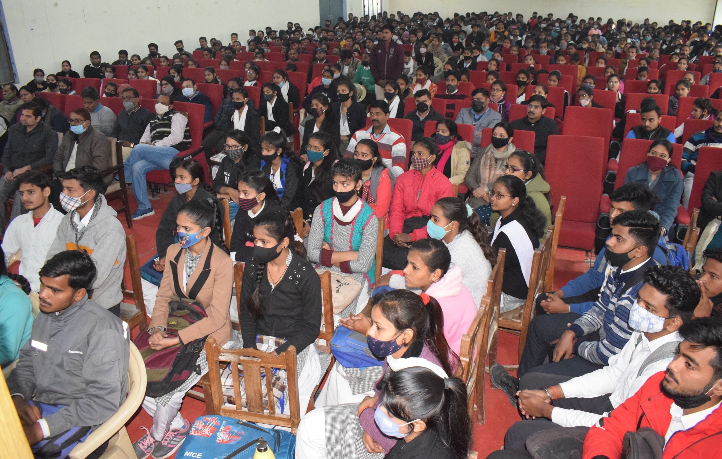फोटो-14-जीडीसी में छात्र संवाद कार्यक्रम में मौजूद छात्र-छात्राएं। संवाद फोटो-14-जीडीसी में छात्र संवाद कार्यक्रम में मौजूद छात्र-छात्राएं। संवाद