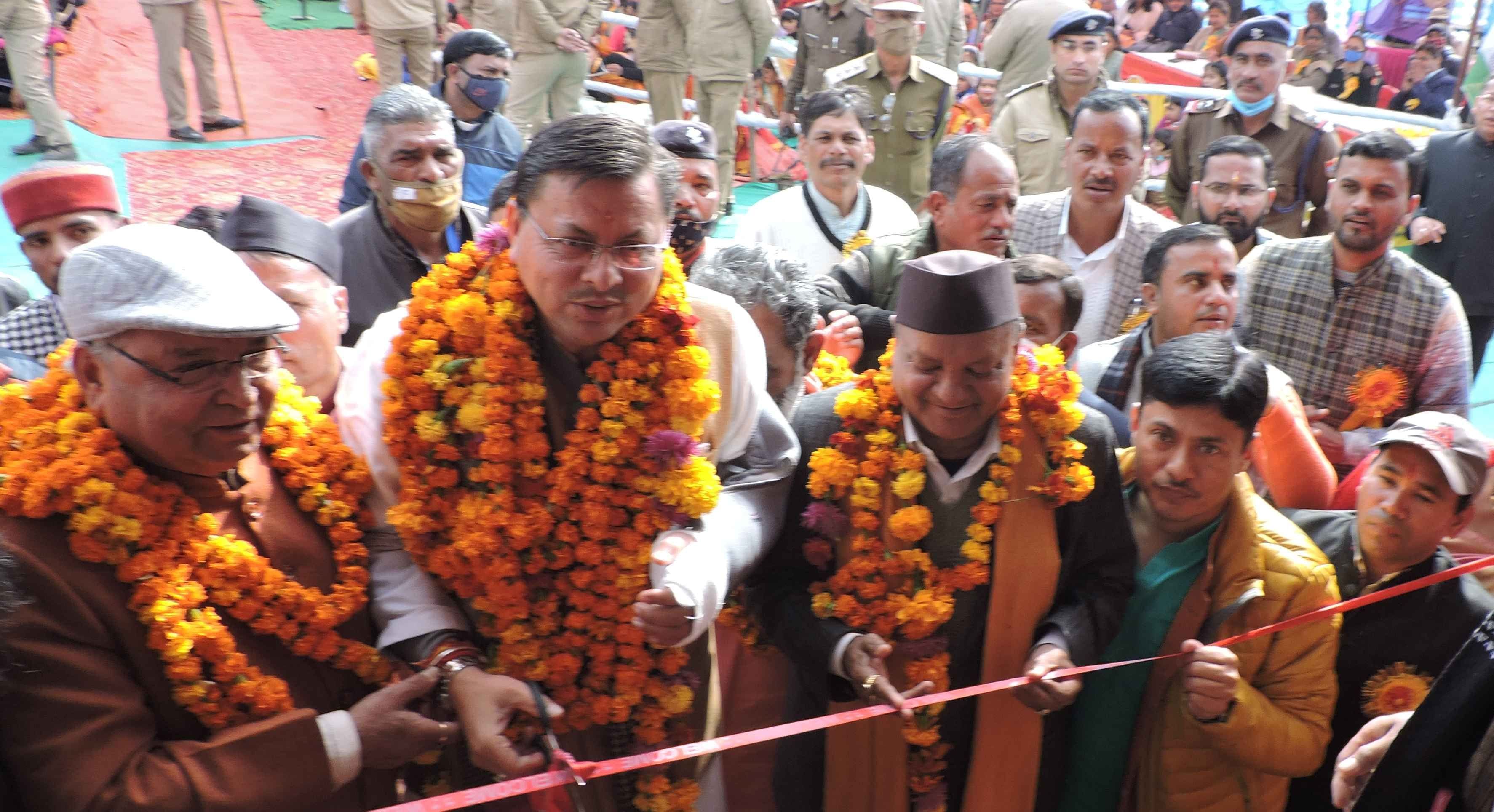कांडा महोत्सव का रिबन काटकर शुभारंभ करते सीएम धामी। संवाद न्यूज एजेंसी कांडा महोत्सव का रिबन काटकर शुभारंभ करते सीएम धामी। संवाद न्यूज एजेंसी