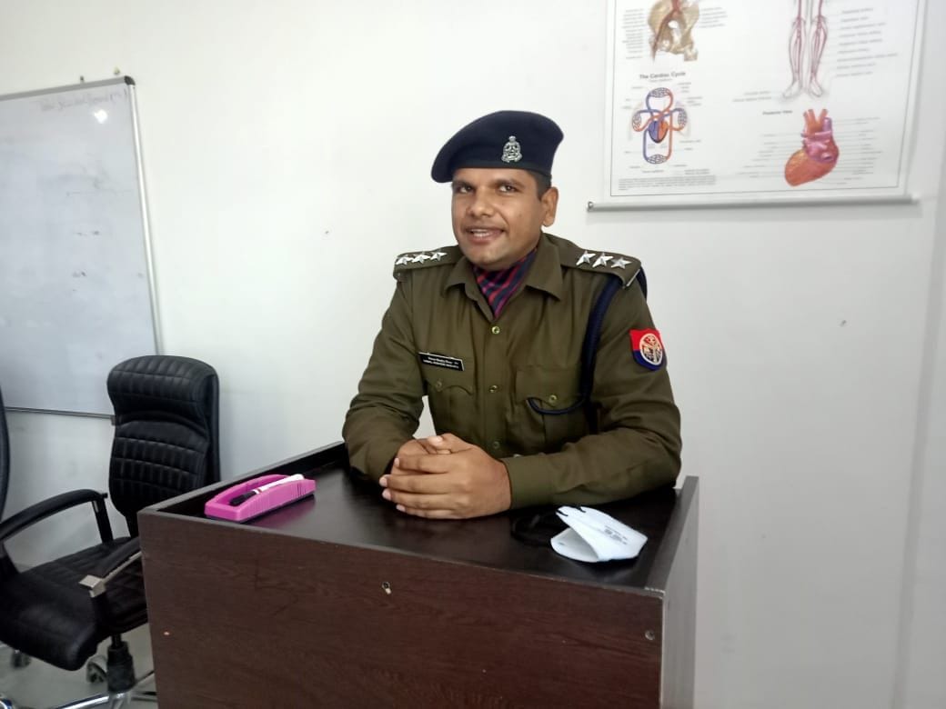 बारा। शंकरगढ के सावित्री नर्सिंग पैरामेडिकल कॉलेज में आयोजित अमर उजाला पुलिस की पाठशाला में बोल बारा। शंकरगढ के सावित्री नर्सिंग पैरामेडिकल कॉलेज में आयोजित अमर उजाला पुलिस की पाठशाला में बोल
