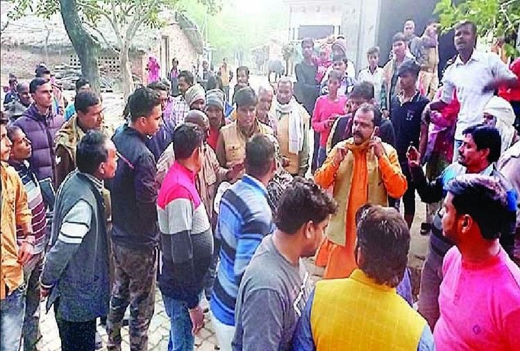 Les travailleurs d’organisations hindoues demandent la suspension des responsables de Daroga et Chowki à Mainpuri