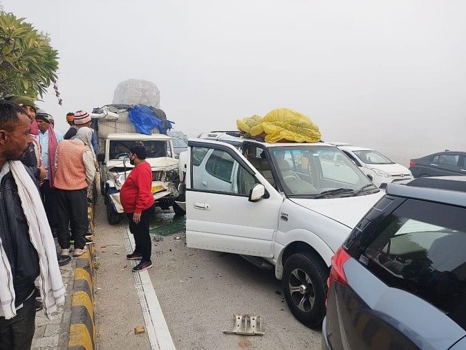 Mathura: Kendaraan Bertabrakan Dalam Kabut Di Jalan Tol, Delapan Orang Terluka
