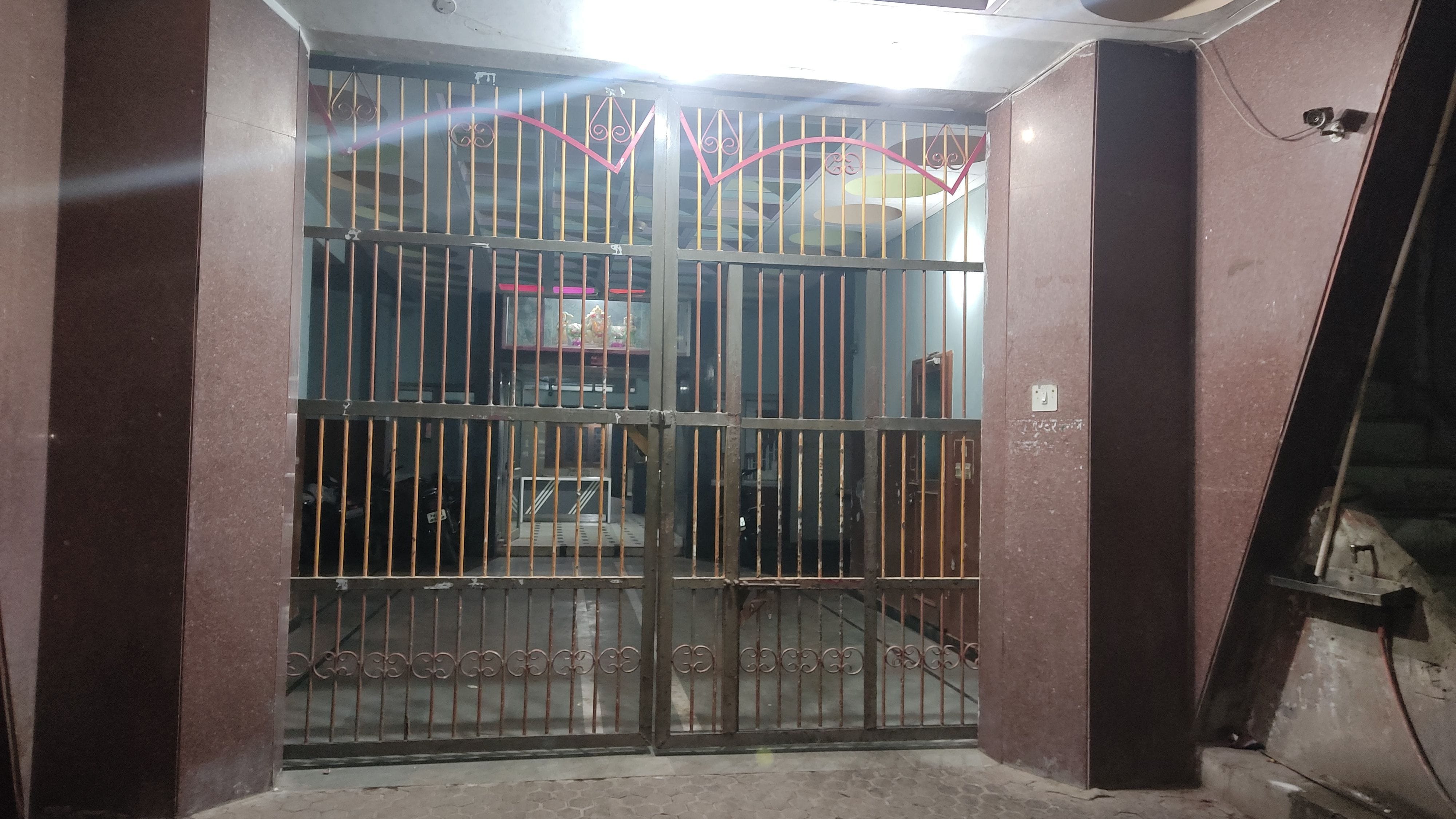 फतेहाबाद में अग्रवाल धर्मशाला का बंद पड़ा मुख्य गेट। फतेहाबाद में अग्रवाल धर्मशाला का बंद पड़ा मुख्य गेट।