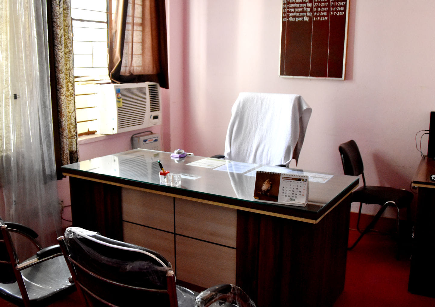 विकास भवन में खाली पड़ा जिला कृषि अधिकारी का कार्यालय