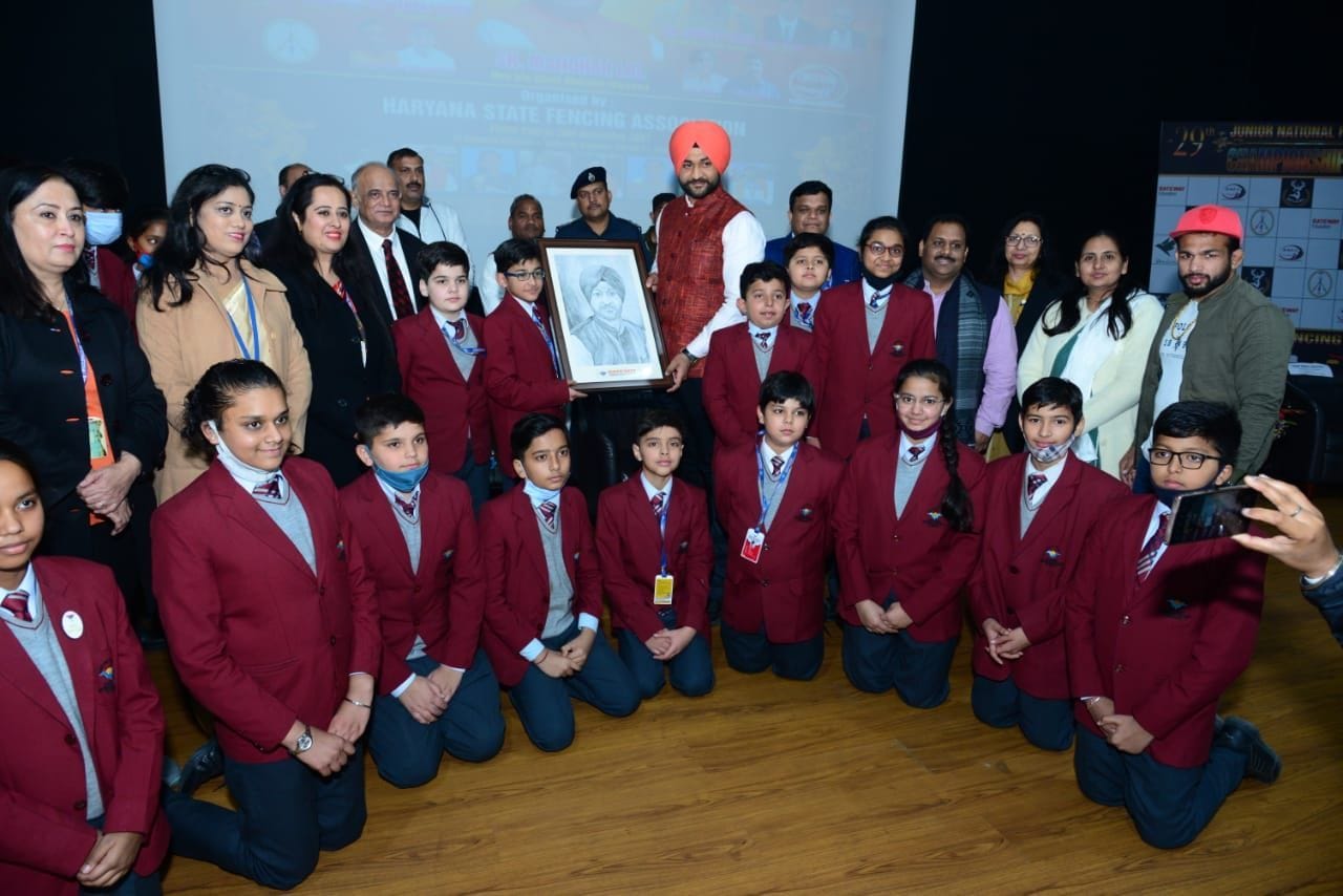 गेटवे स्कूल में राष्ट्रीय जूनियर तलवारबाजी प्रतियोगिता के शुभारंभ पर खेल राज्य मंत्री संदीप सि?