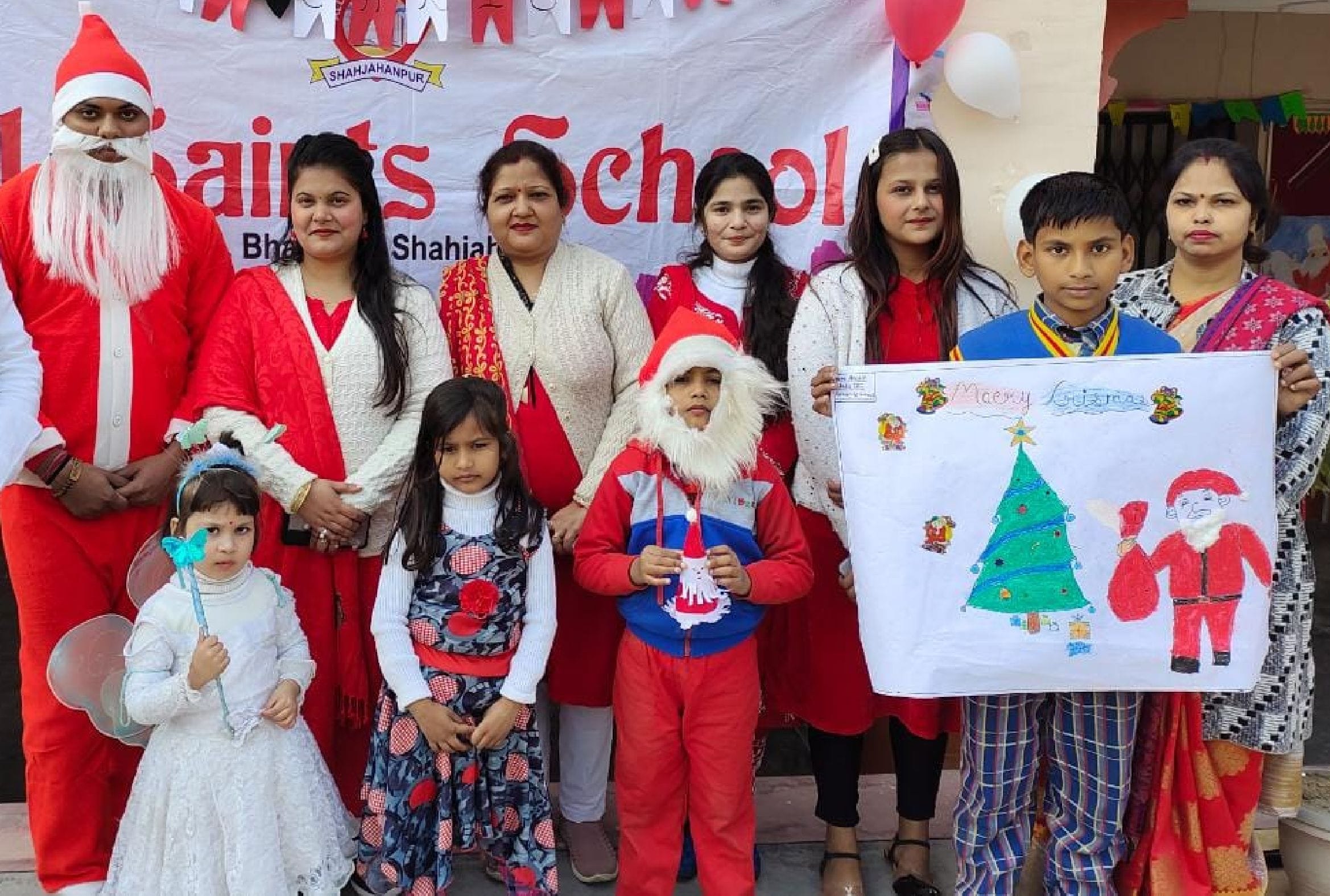 शाहजहांपुर में ऑलसेंट्स स्कूल में क्रिसमस पर आयोजित कार्यक्रम में भाग लेते बच्चे । संवाद शाहजहांपुर में ऑलसेंट्स स्कूल में क्रिसमस पर आयोजित कार्यक्रम में भाग लेते बच्चे । संवाद