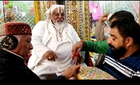 Les adeptes se sont réunis pour voir le gourou, Yamunanagar