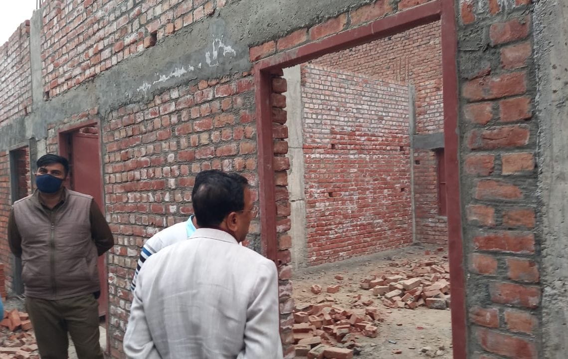 पानीपत। वार्ड नंबर-22 कच्चे कैंप में बन रहे राजकीय उच्च विद्यालय में औचक निरीक्षण करने पहुंचे विध? पानीपत। वार्ड नंबर-22 कच्चे कैंप में बन रहे राजकीय उच्च विद्यालय में औचक निरीक्षण करने पहुंचे विध?