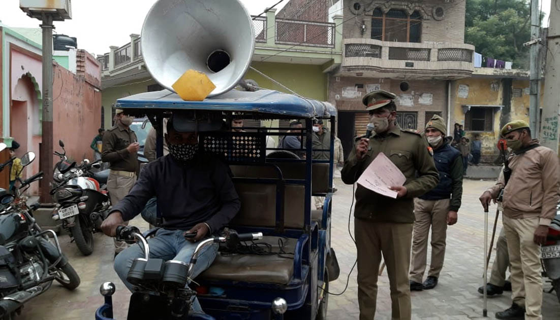 बागपत के सुन्हैडा गांव में कुख्यात बदमाश विक्की उर्फ विक्रांत के मकान की कुर्की के लिए एलान करती? बागपत के सुन्हैडा गांव में कुख्यात बदमाश विक्की उर्फ विक्रांत के मकान की कुर्की के लिए एलान करती?