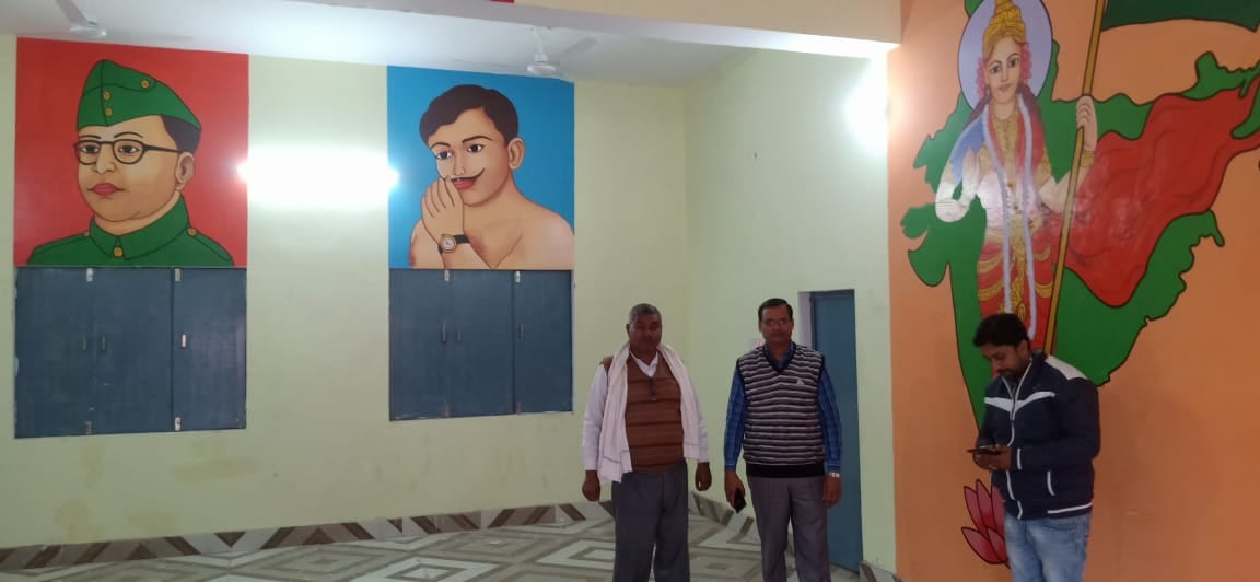 निकास खंड बंडा की ग्राम पंचायत धर्मंगदापुर में नवनिर्मित पंचायत भवन में चित्रकारी से की गई आंतर?
