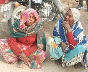 कोतवाली के सामने बिलखते परिजन। संवाद
