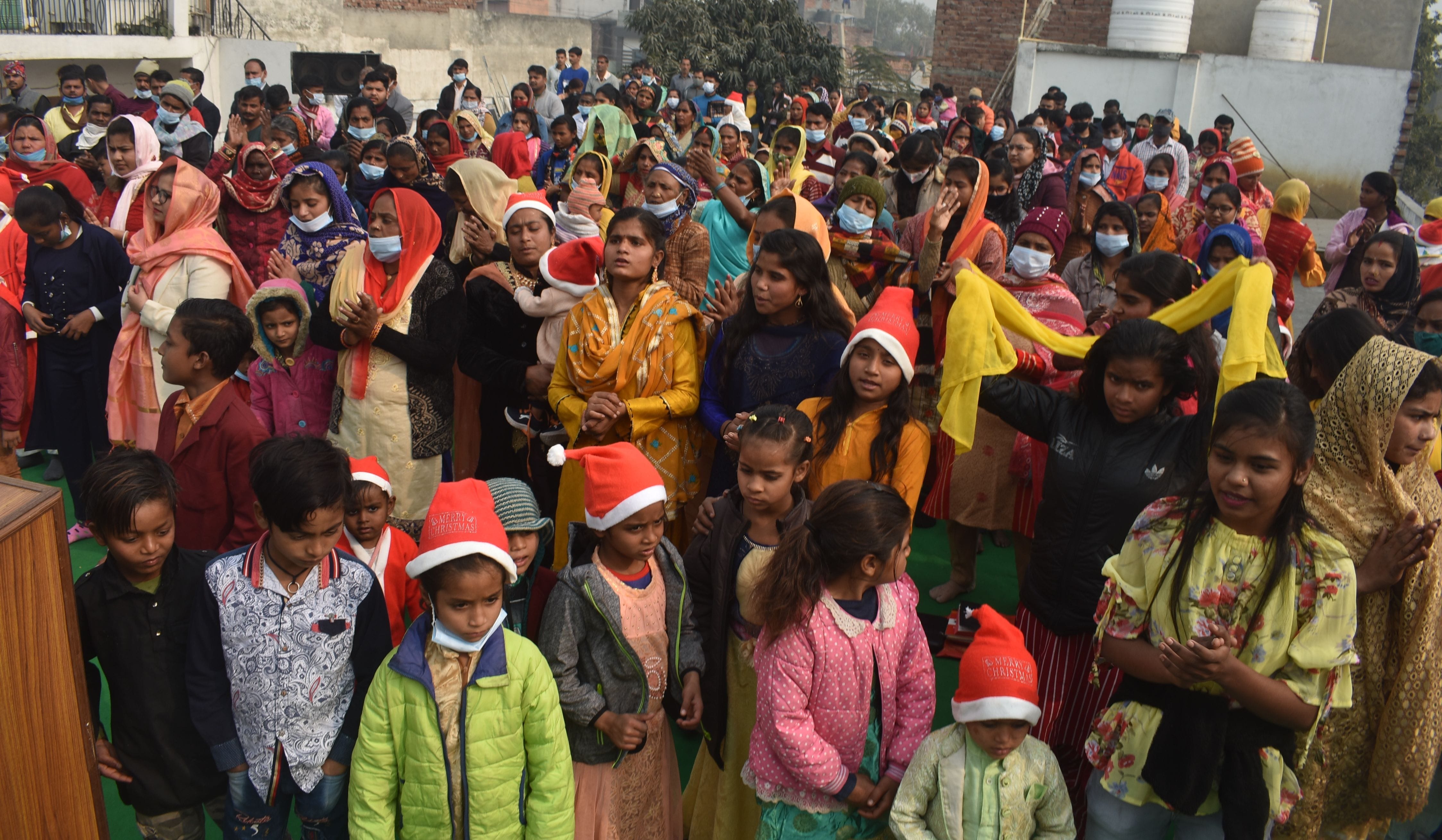 पानीपत।  क्रिसमस के उपक्षय में मॉडल टाउन स्थित जॉन वेस्ले मेथोडिस्ट चर्च में आयोजित प्रार्थना क?
