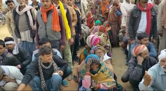 Police lashed sticks on farmers who came to collect urea Police lashed sticks on farmers who came to collect urea