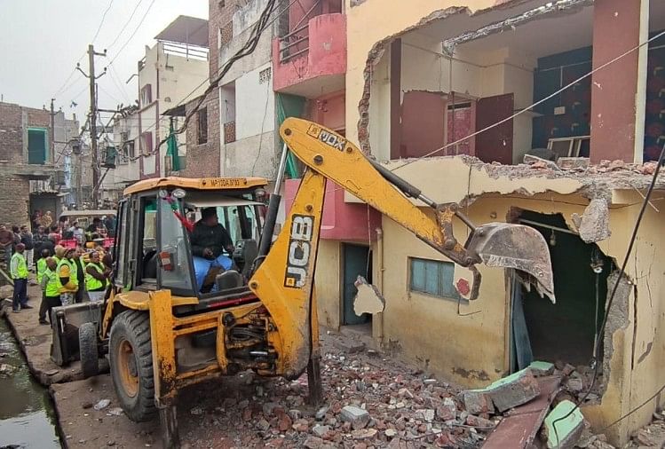 Ujjain: 17 Rumah Dihancurkan Di Area Begumbagh Di Bawah Rencana Perluasan Mahakaleshwar, Warga Memprotes – Bagaimana Mereka Akan Bertahan Dengan Anak-anak