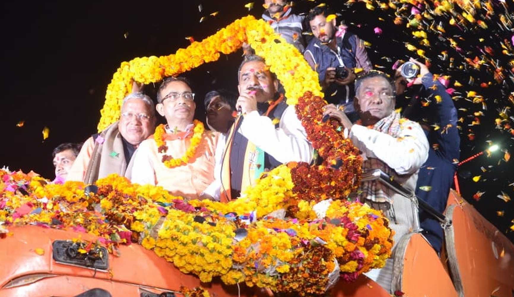 न विश्वास यात्रा के स्वागत करते डॉ शिवकुमार न विश्वास यात्रा के स्वागत करते डॉ शिवकुमार
