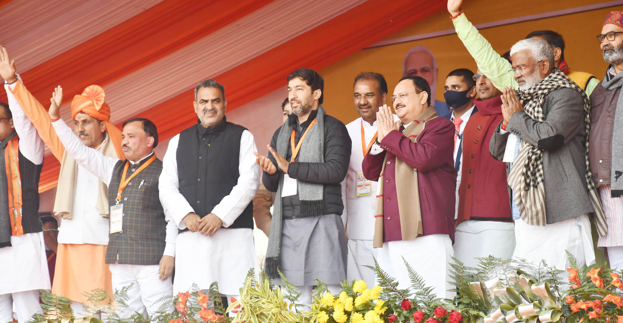 गढ़ में सभा में मौजूद भाजपा राष्ट्रीय अध्यक्ष समेत अन्य पदाधिकारी।