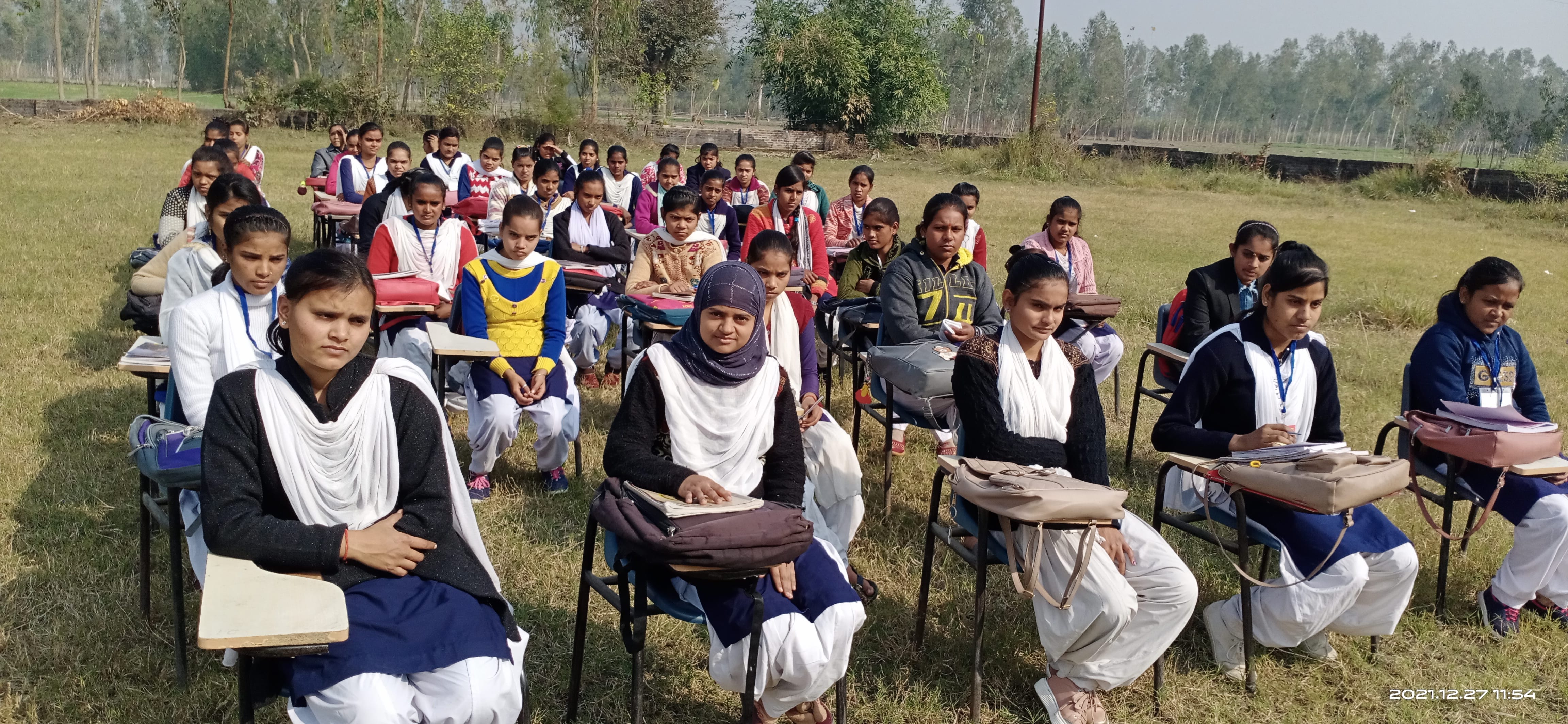 अमर उजाला अपराजिता कार्यक्रम में मौजूद छात्राएं। संवाद