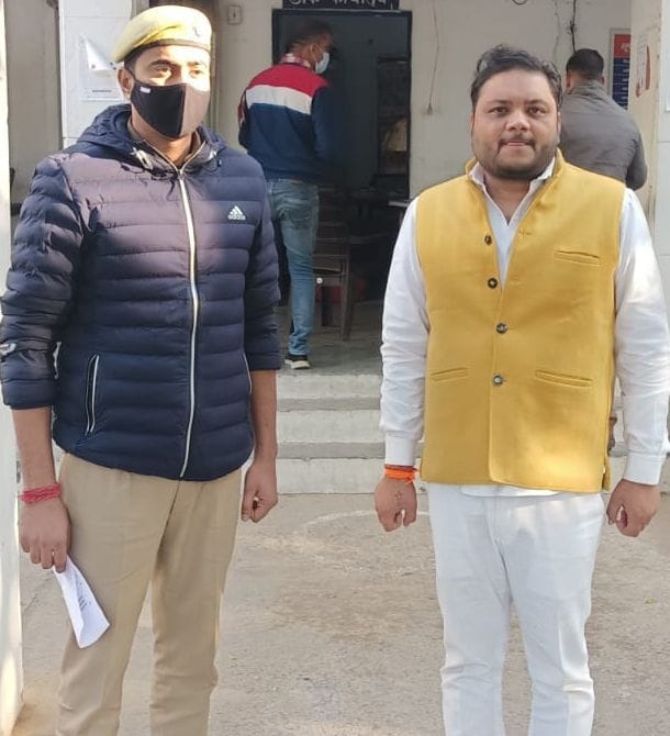 पुलिस की गिरफ्त में आरोपी। अमर उजाला