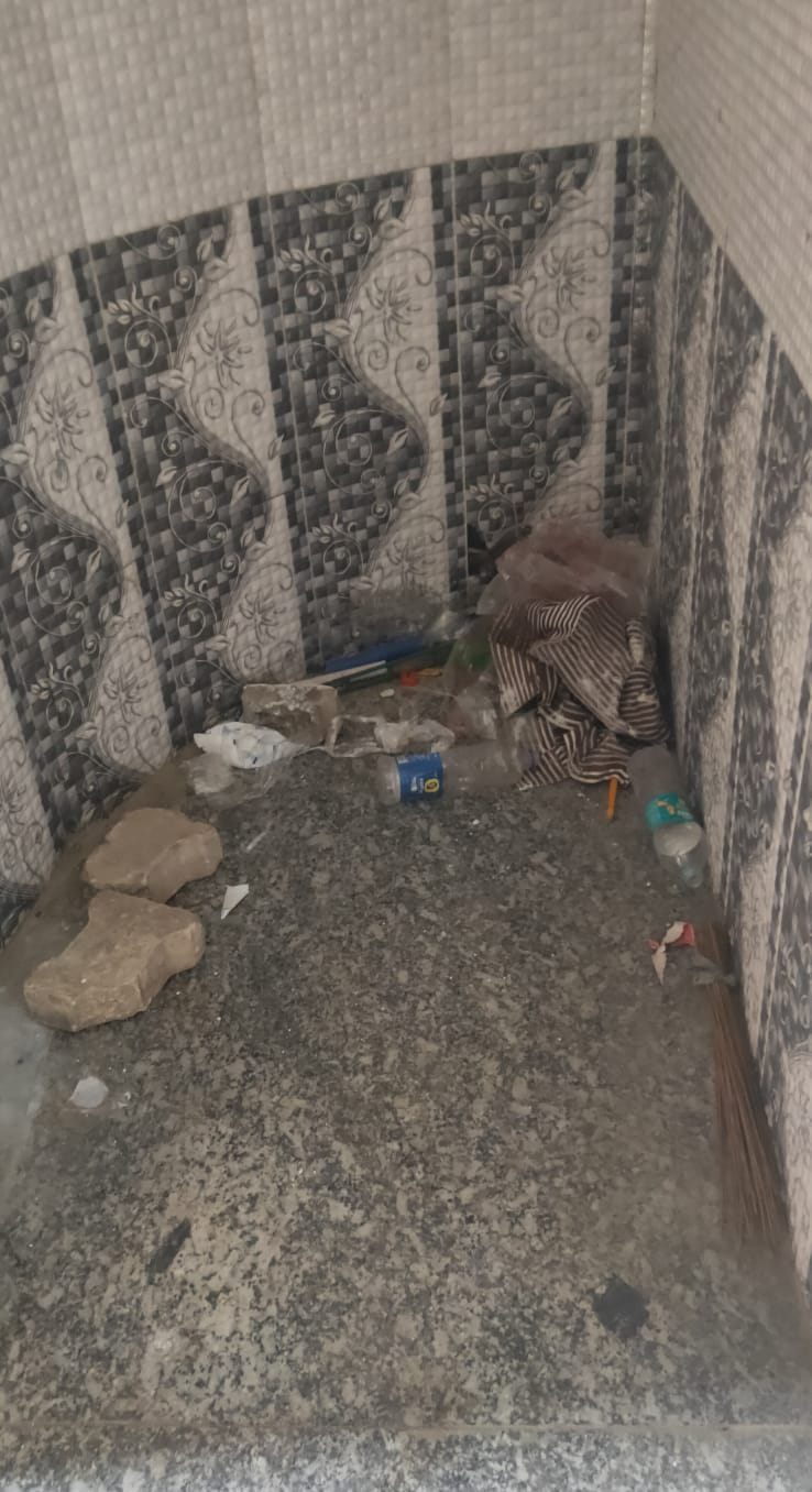 पानीपत। हाली पार्क के पास सार्वजनिक शौचायल में पड़ी गंदगी। पानीपत। हाली पार्क के पास सार्वजनिक शौचायल में पड़ी गंदगी।