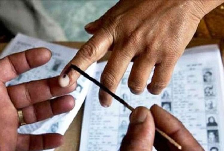 15.02 Crore Les électeurs éliront 403 députés dans les élections La commission électorale est active