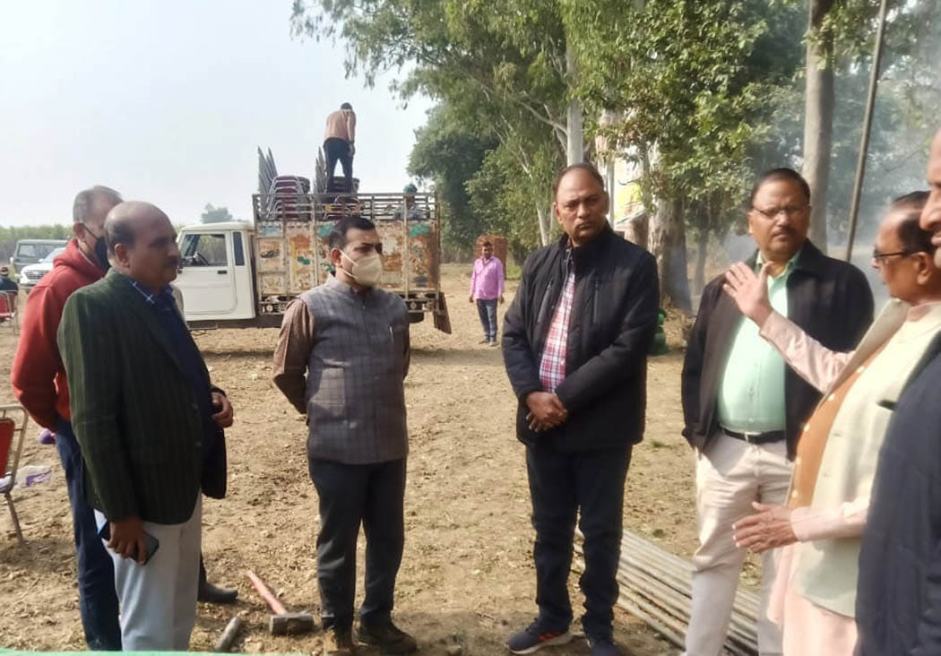 बिरालसी में किसानों की समस्याओं से रूबरू होते डिप्टी सीसी और डीसीओ बिरालसी में किसानों की समस्याओं से रूबरू होते डिप्टी सीसी और डीसीओ