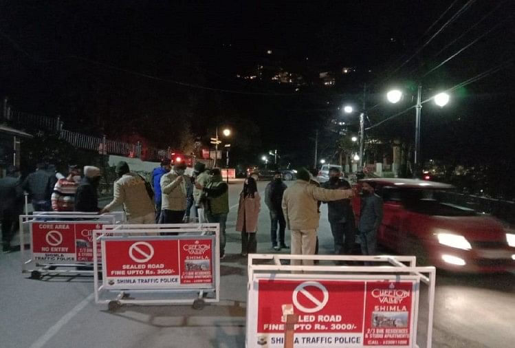 Entre la célébration du Nouvel An à Himachal Ridge, Maidan Mallroad a été soudainement évacué par la police a créé un émoi