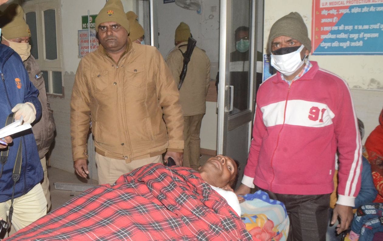 हॉस्पिटल में पहुंचा गांव खड़खड़ी का घायल ग्रामीण संवाद हॉस्पिटल में पहुंचा गांव खड़खड़ी का घायल ग्रामीण संवाद