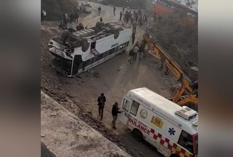 Kecelakaan Jalan Besar Di Himachal Pradesh Dua Bus Wisata Terguling Di Bilaspur
