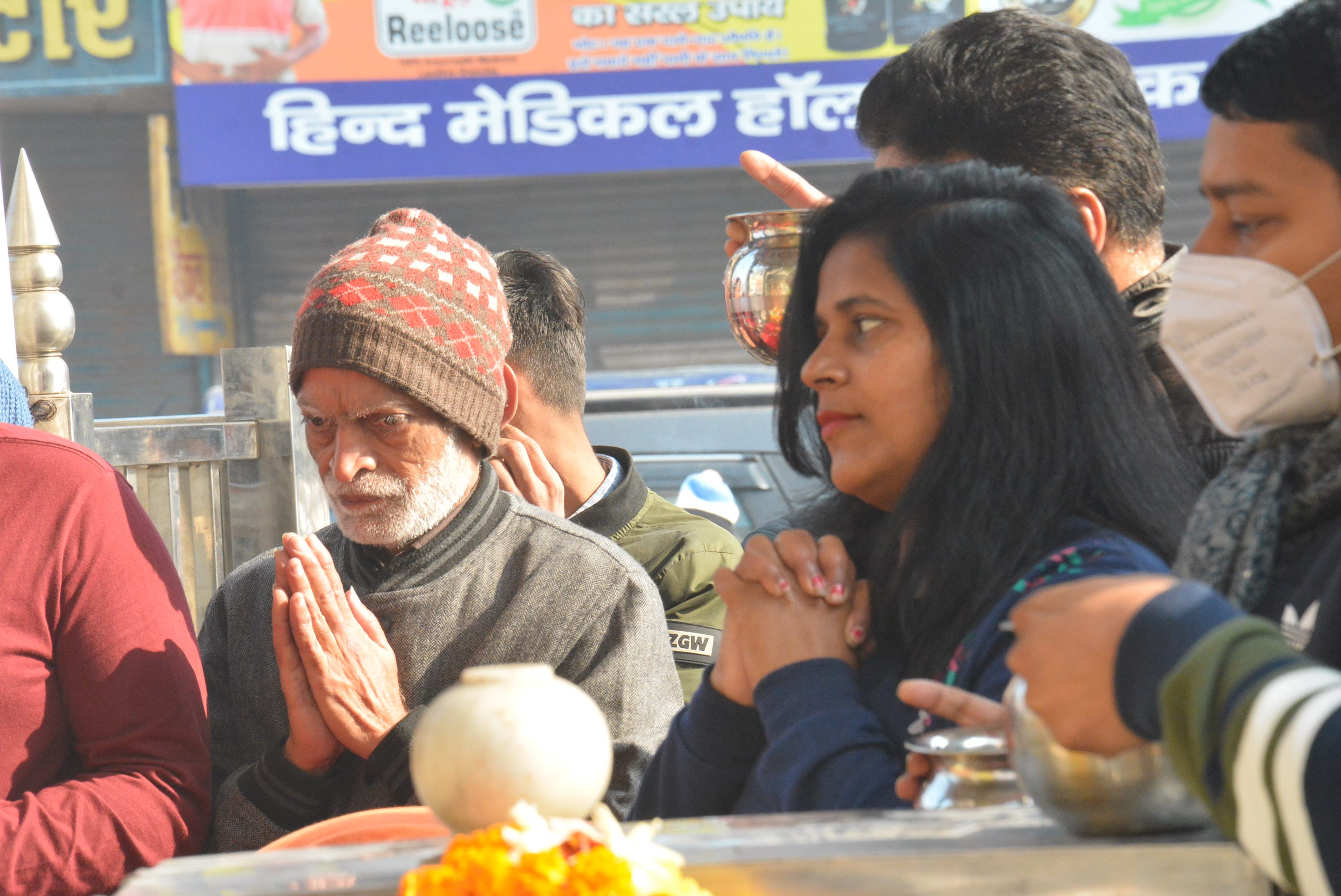 मुजफ्फरनगर के शिव चौक पर नव वर्ष पर पूजा अर्चना करते श्राद्वलु । मुजफ्फरनगर के शिव चौक पर नव वर्ष पर पूजा अर्चना करते श्राद्वलु ।