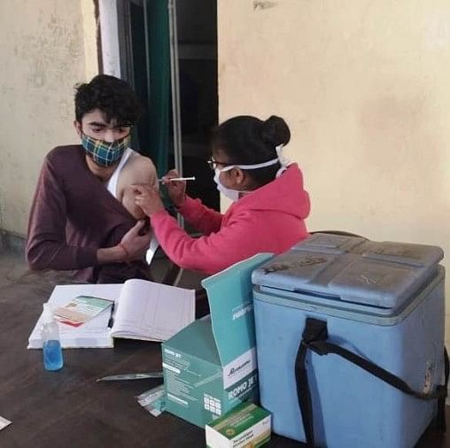 196 adolescents ont reçu le vaccin Corona à Kasganj