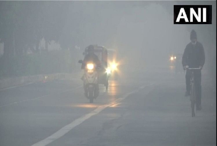 Météo et pollution de l’air Delhi Air dans une catégorie très mauvaise Les gens sont contrariés par le froid et le brouillard
