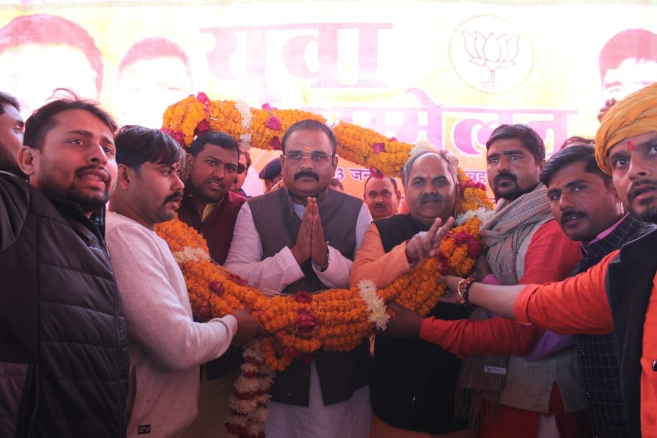 कटरामेदनीगंज के मानसरोवर में भाजयुमो द्वारा आयोजित युवा सम्मेलन में भाजपा प्रदेश महामंत्री सा?