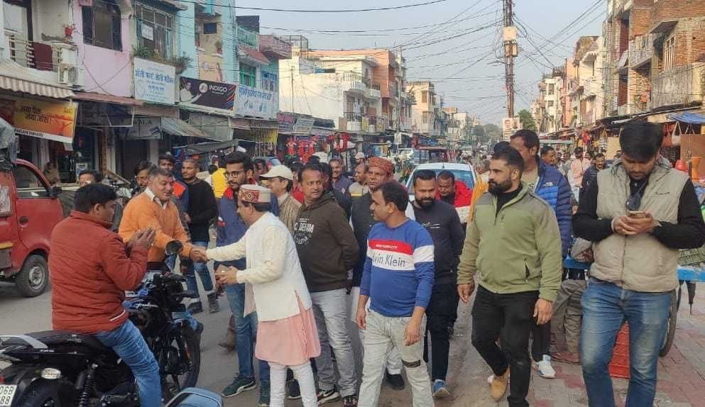 नव वर्ष पर टनकपुर में लोगों से मिलते पूर्व विधायक हेमेश खर्कवाल। संवाद न्यूज एजेंसी नव वर्ष पर टनकपुर में लोगों से मिलते पूर्व विधायक हेमेश खर्कवाल। संवाद न्यूज एजेंसी