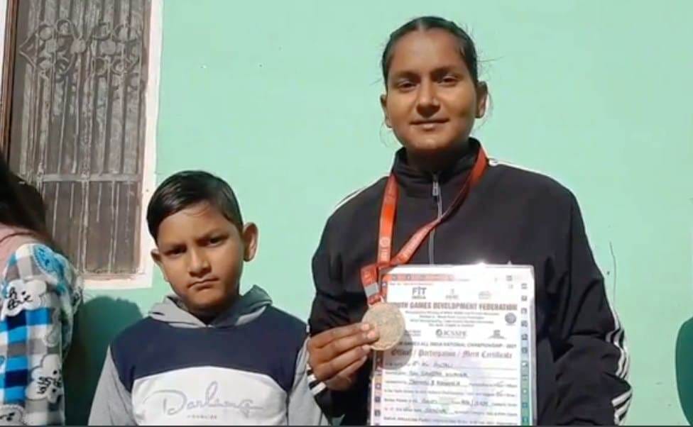 उत्तर प्रदेश में आयोजित मैराथन में स्वर्ण पदक हासिल करने वाली अंजली