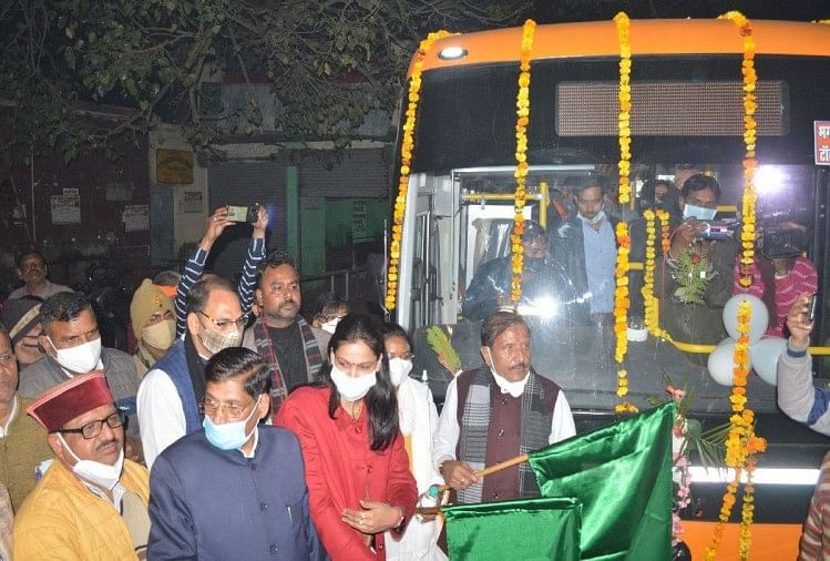Cinq bus électriques circulant sur la route Mg à Agra – Les bus électriques ont commencé à Agra : tarif de 15 Rs de Bhagwan Talkies à Agra Cantt