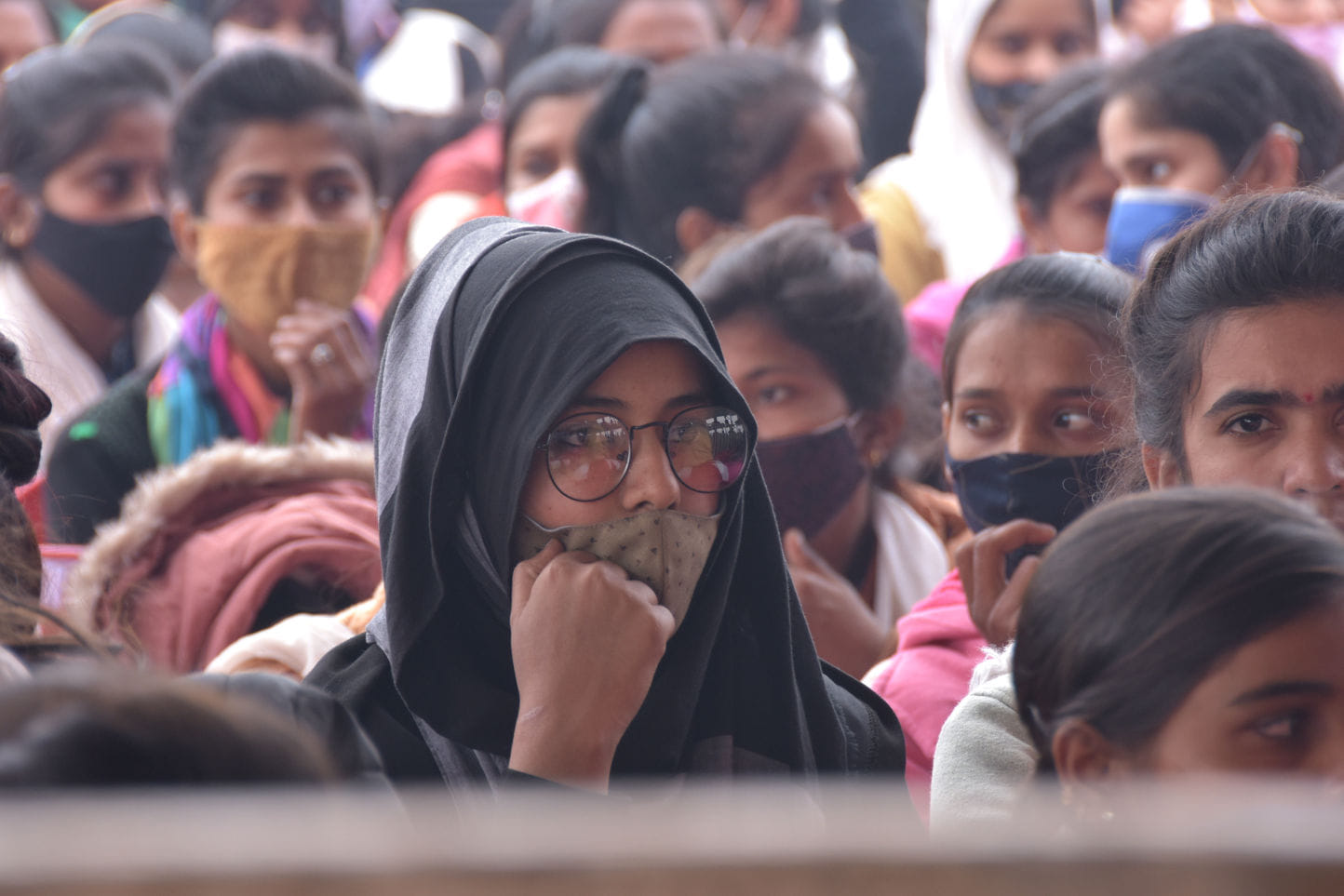 देवबंद में एटीएस कमांडो ट्रेनिंग सैंटर के शिलान्यास कार्यक्रम में भाग लेती छात्राएं