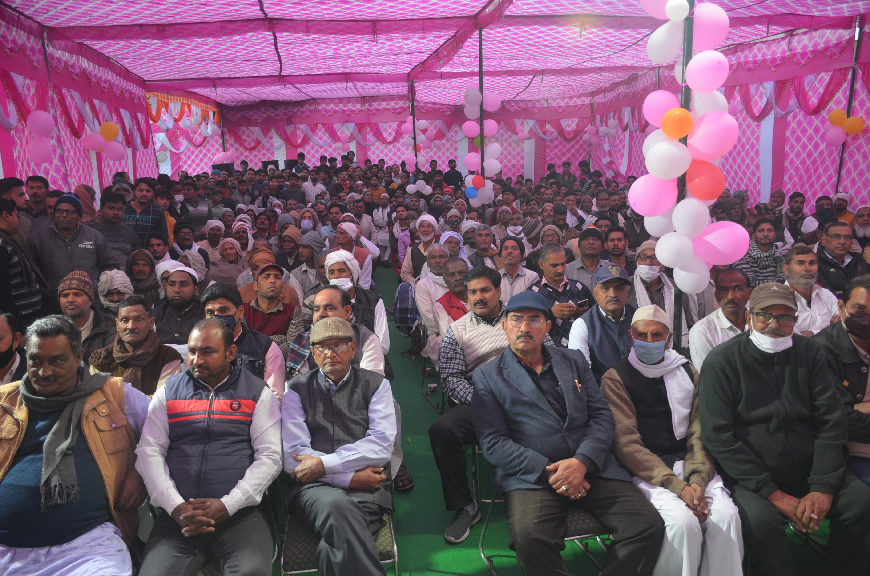 ककरौली में जिला सहकारी बैंक के कार्यक्रम में मौजूद ग्रामीण। करते केंद्रीय मंत्री  डॉ संजीव बालि?