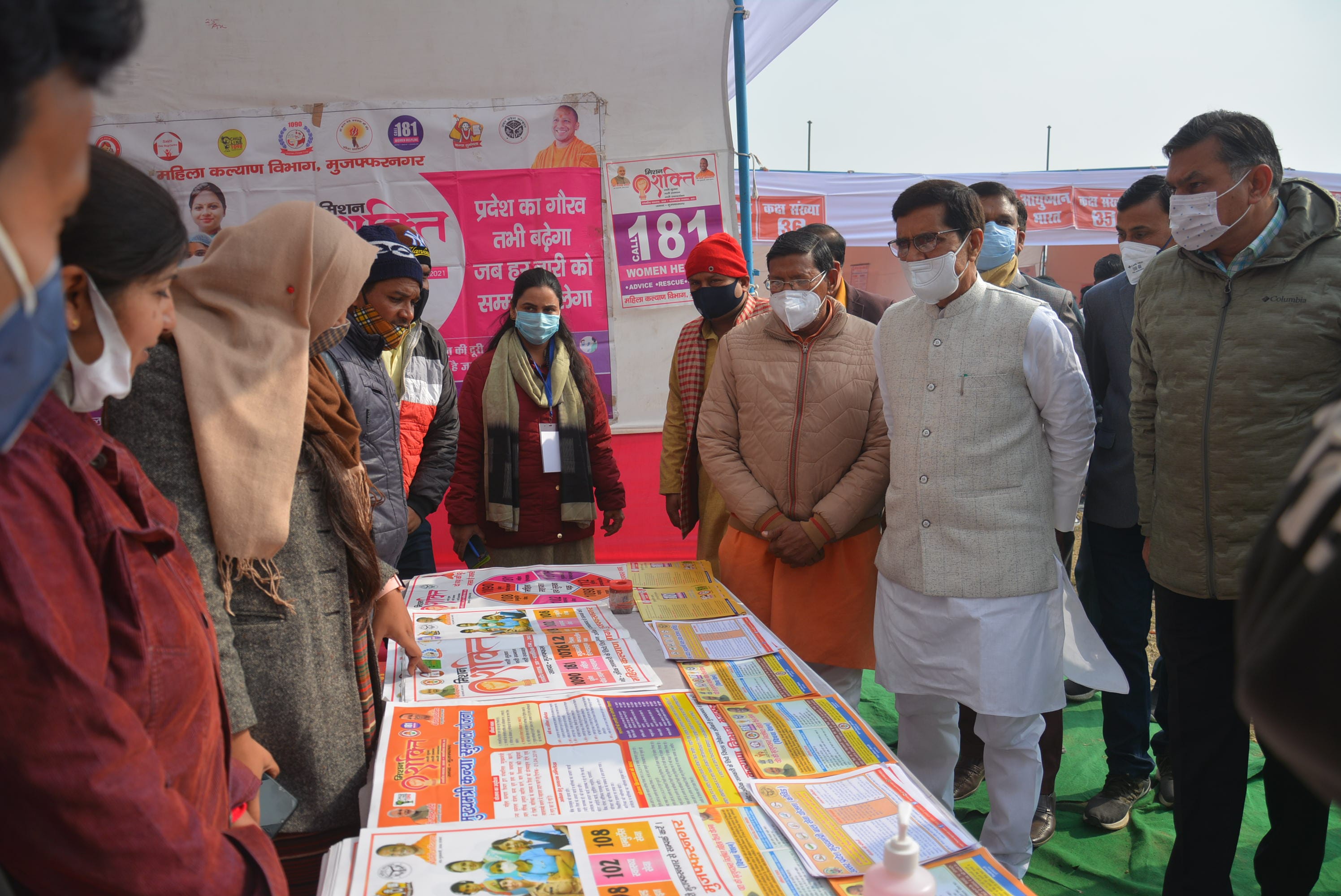 स्वास्थ मेला में स्टाल का निरीक्षण करते जिला पंचायत अध्यक्ष डॉ वीरपाल निर्वाल। स्वास्थ मेला में स्टाल का निरीक्षण करते जिला पंचायत अध्यक्ष डॉ वीरपाल निर्वाल।