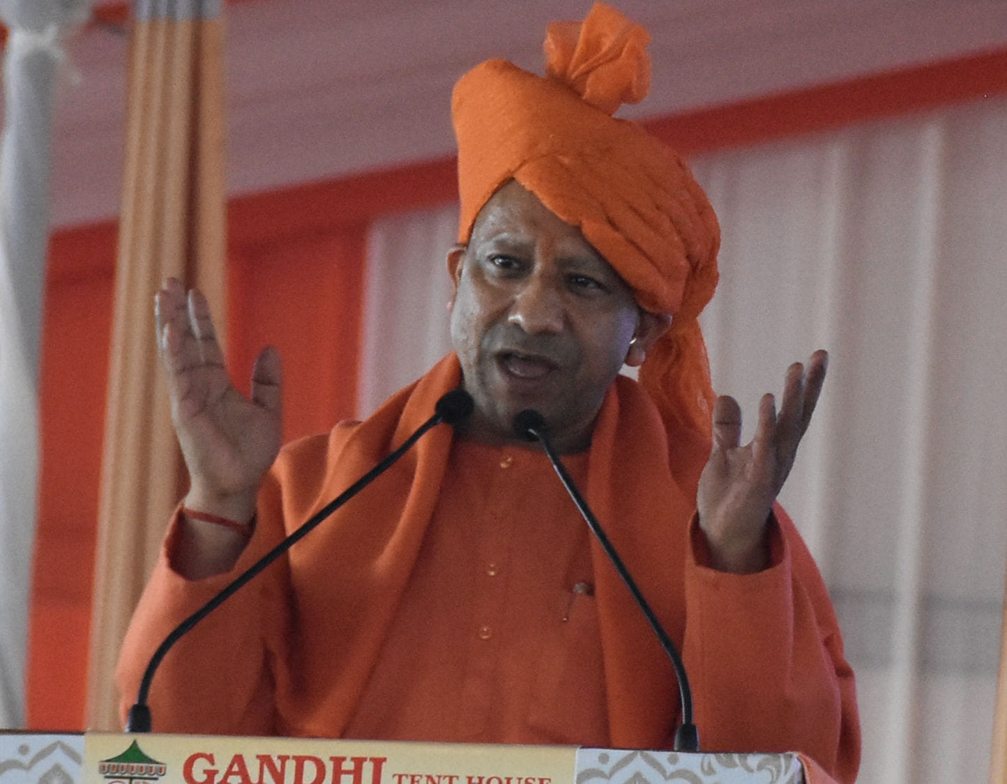 देवबंद में एटीएस कमांडो ट्रेनिंग सैंटर के शिलान्यास कार्यक्रम को संबोधित करते मुख्यमंत्री योग?