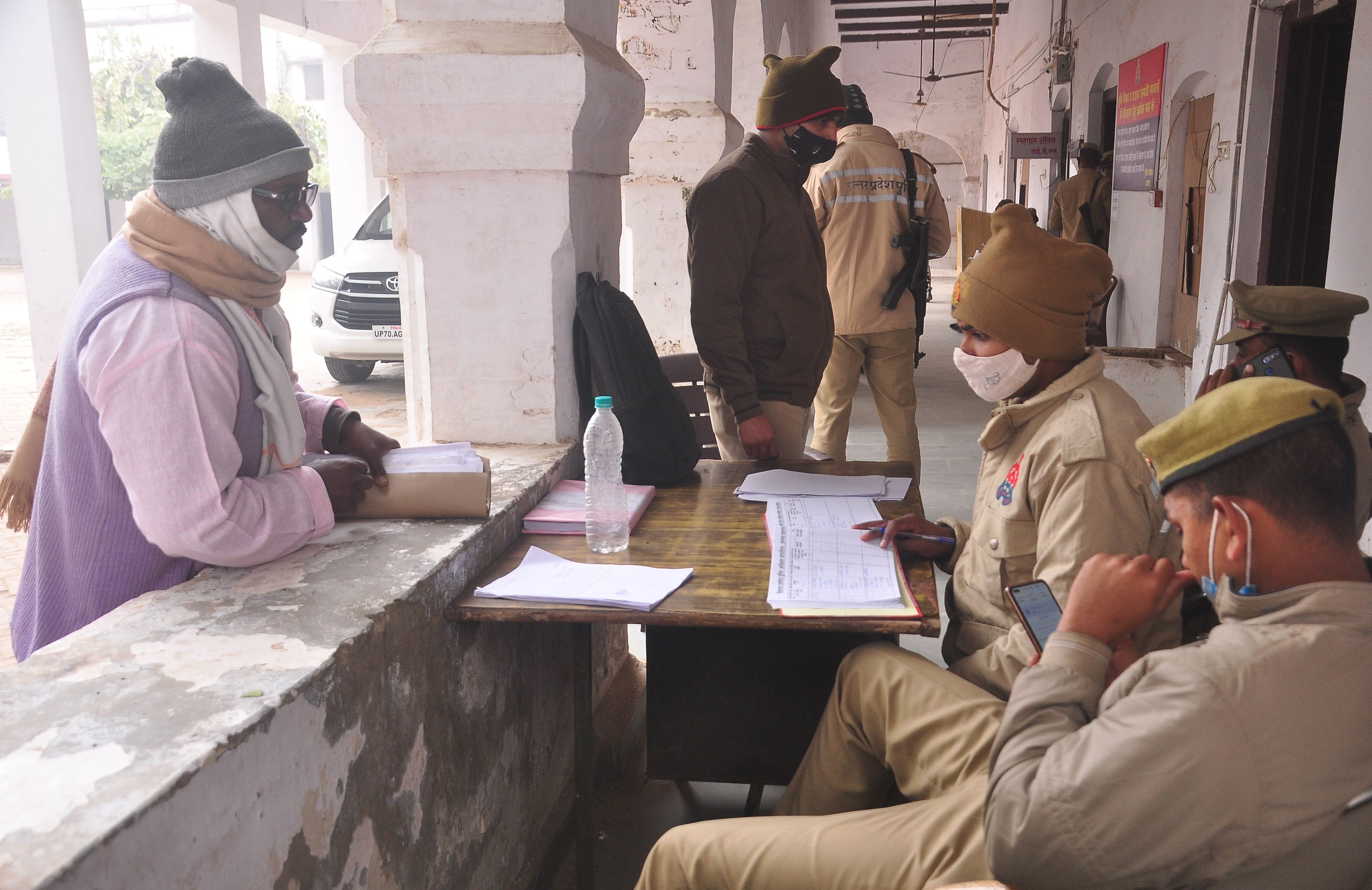 एसपीपी कार्यालय में कोविड हेल्प डेस्क पर जांच के इंतजाम नहीं। संवाद एसपीपी कार्यालय में कोविड हेल्प डेस्क पर जांच के इंतजाम नहीं। संवाद