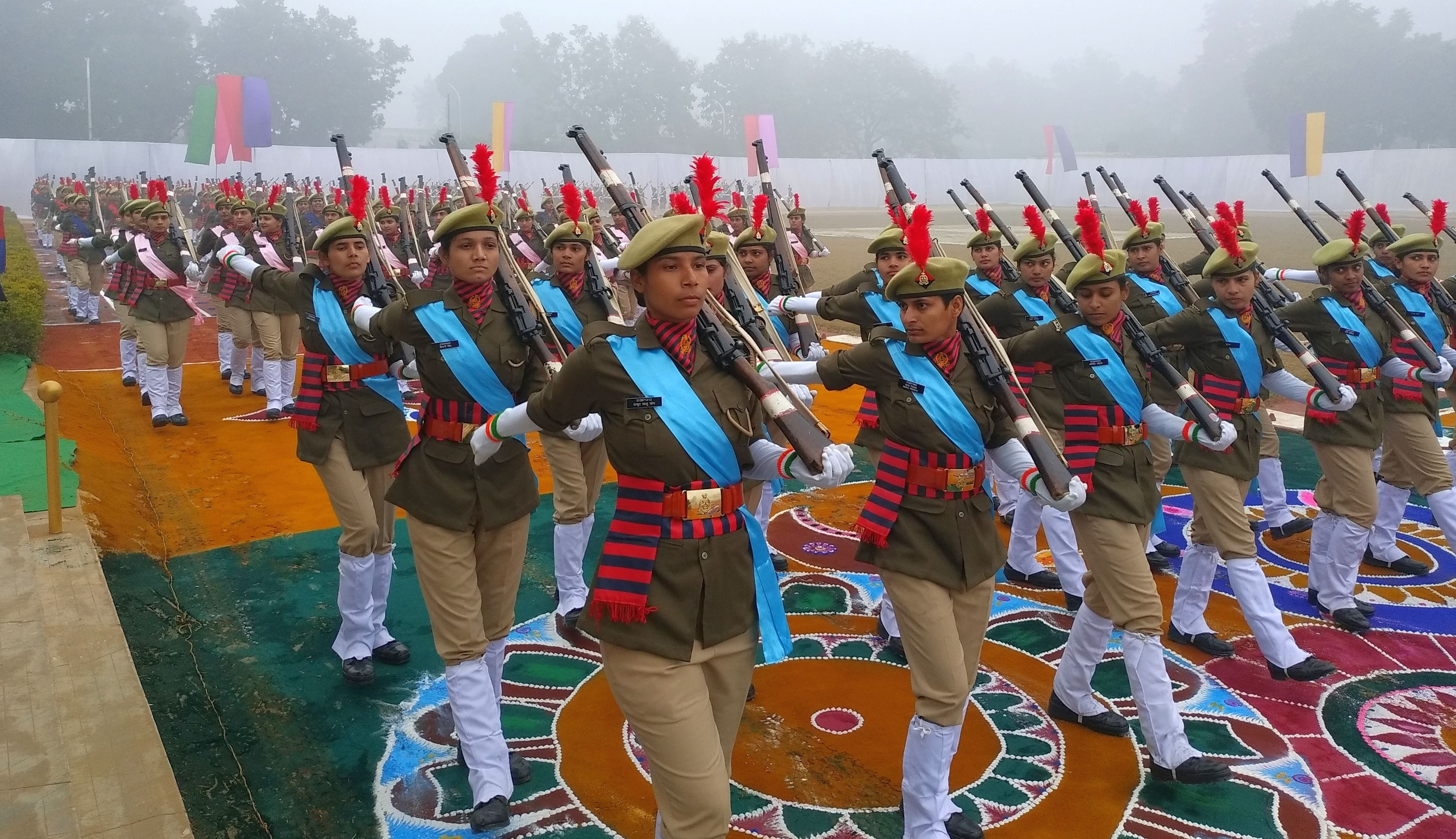 शाहजहांपुर पुलिस लाइन में आयोजित परेड में शामिल महिला आरक्षी