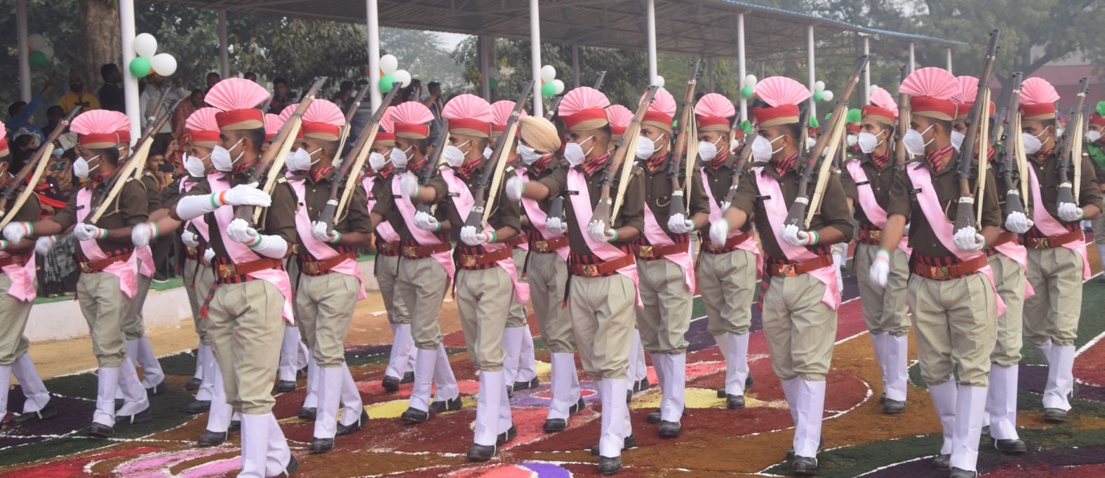 फतेहगढ़ स्थित पुलिस लाइन में पासिंग आउट परेड में शामिल सिपाही। संवाद फतेहगढ़ स्थित पुलिस लाइन में पासिंग आउट परेड में शामिल सिपाही। संवाद