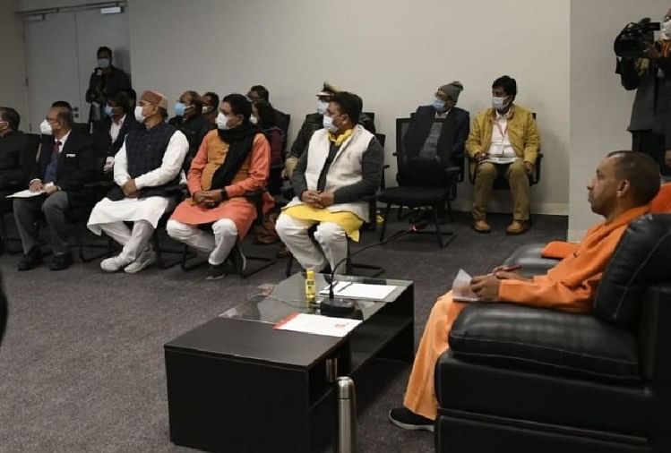 CM Yogi Varanasi visite la réunion d’examen de la troisième vague du coronavirus a donné des directives aux fonctionnaires qui ont dit ces choses