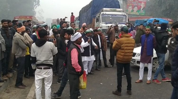Petani Memblokir Jalan Raya Lucknow-delhi