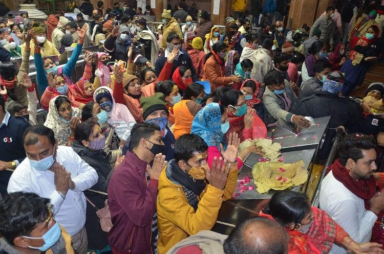 Mathura: Hanya Empat Ribu Penyembah yang Dapat Melihat Bihariji Dalam Sehari