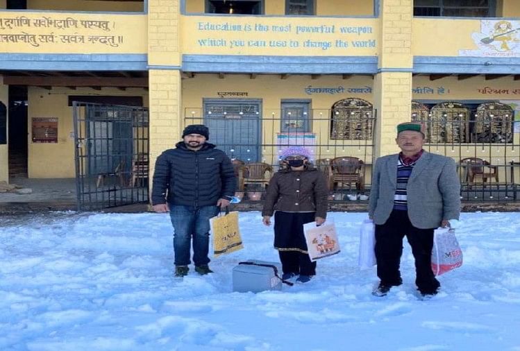 Kinnaur : vaccin livré à l’école Kanam en marchant trois kilomètres dans la neige