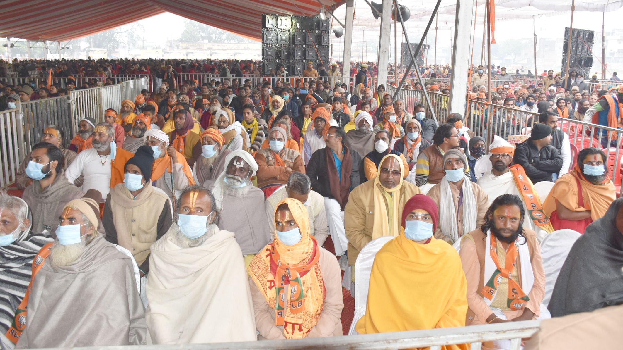 अयोध्या-जीआईसी में आयोजित सभा में मौजूद संत-महंत व लोग अयोध्या-जीआईसी में आयोजित सभा में मौजूद संत-महंत व लोग