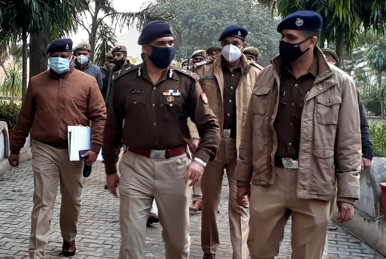 बुढ़ाना में डीएवी महाविद्यालय का निरीक्षण करते एडीजी मेरठ जोन राजीव सभरवाल व एसएसपी अभिषेक यादव