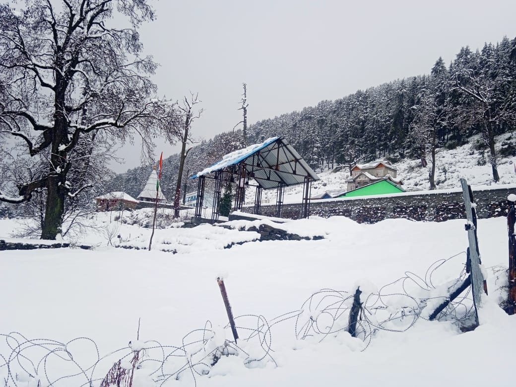 रौलका में बर्फबारी के बाद हालात