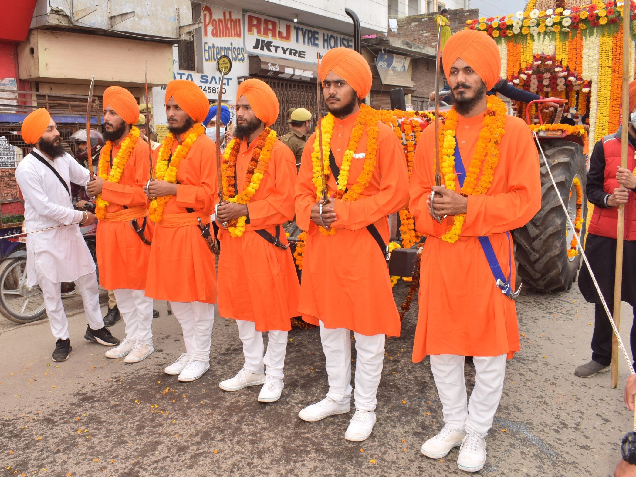 शाहजहांपुर में गुरुगोविंद सिंह महाराज के प्रकाशोंत्सव पर निकाला गया नगर कीर्तन में चलते पंच प्य शाहजहांपुर में गुरुगोविंद सिंह महाराज के प्रकाशोंत्सव पर निकाला गया नगर कीर्तन में चलते पंच प्य
